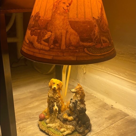 Unknown maker Other - Vintage DOG SCENE Table/Desk Lamp..